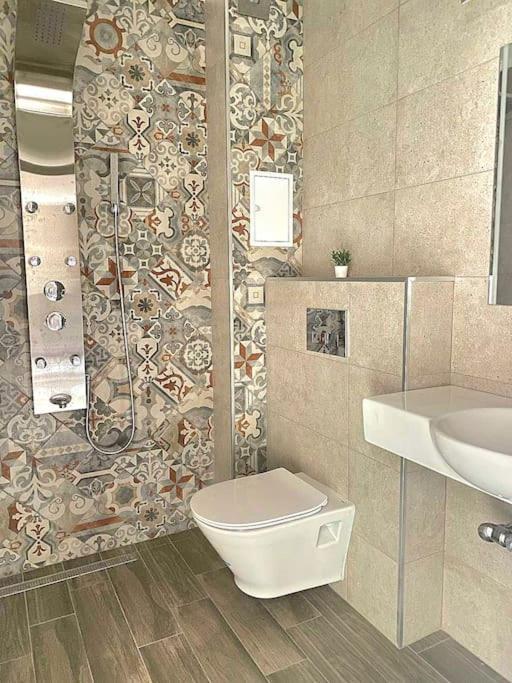 Stylish Apartment Near City Center Plovdiv Exteriör bild