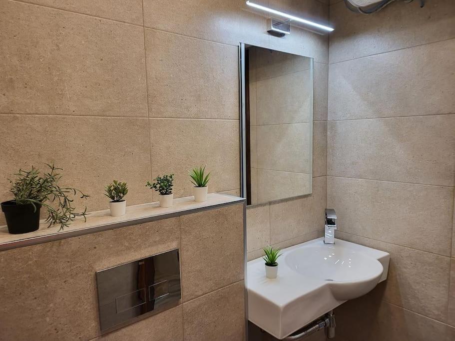 Stylish Apartment Near City Center Plovdiv Exteriör bild