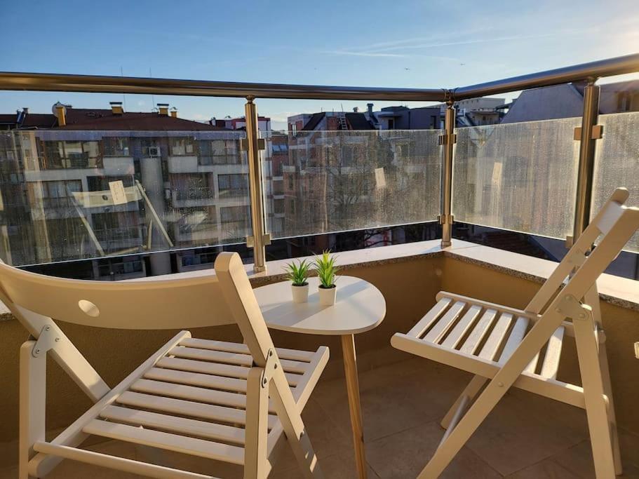 Stylish Apartment Near City Center Plovdiv Exteriör bild